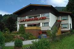 Aussenansicht des Landhauses Köck im Sommer Bild: Aussenansicht des Landhauses Köck im Sommer